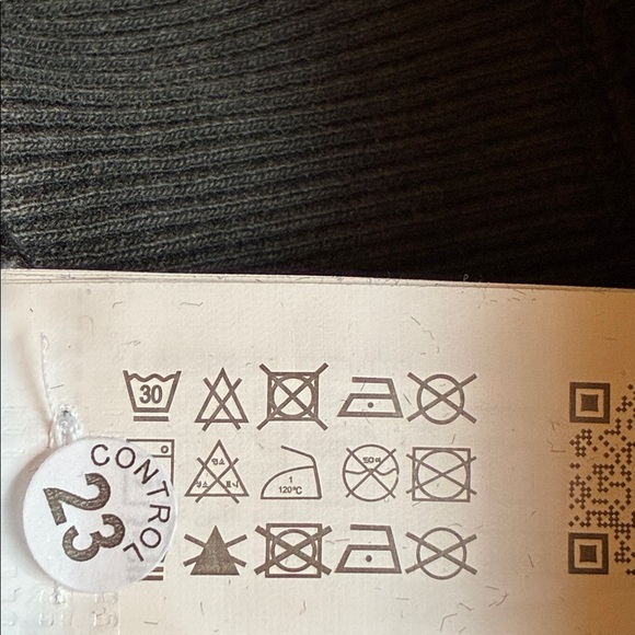 NWOT. Zara Black Sweatshirt/Hoodie with "Girls" Print. Size S. - Picture 10 of 10